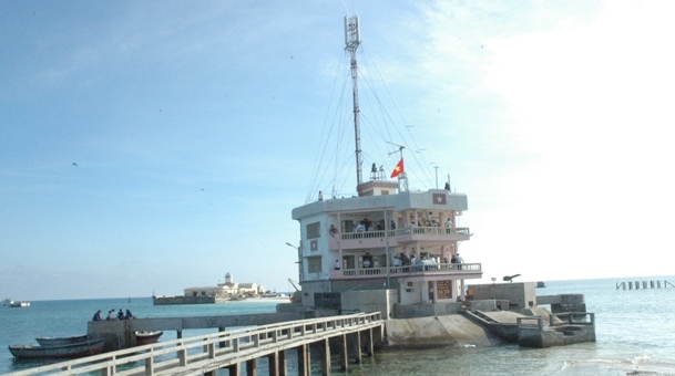 Die kleinen Häuser der Spratly-Insel